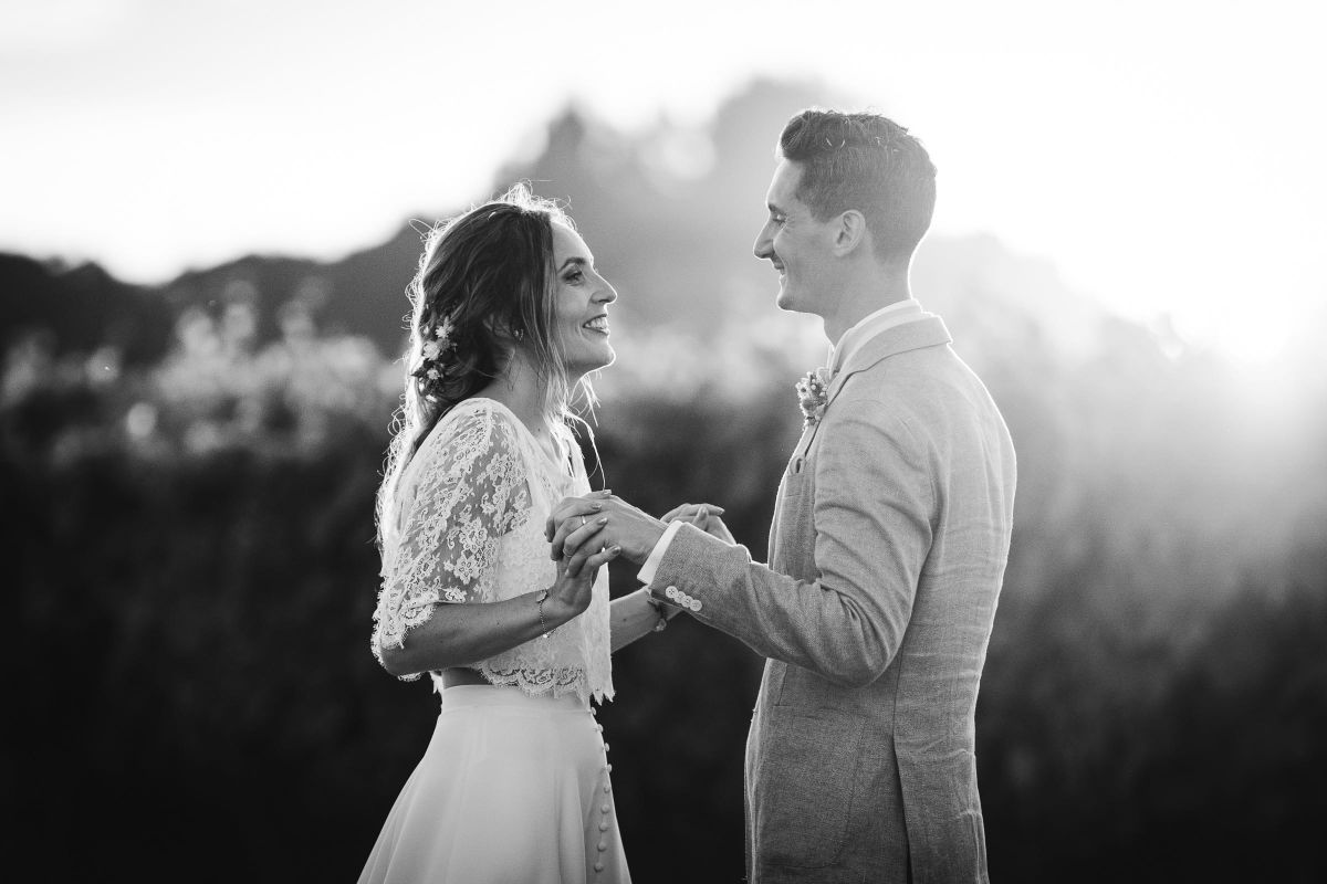 Béziers wedding photographer - black and white couple photography