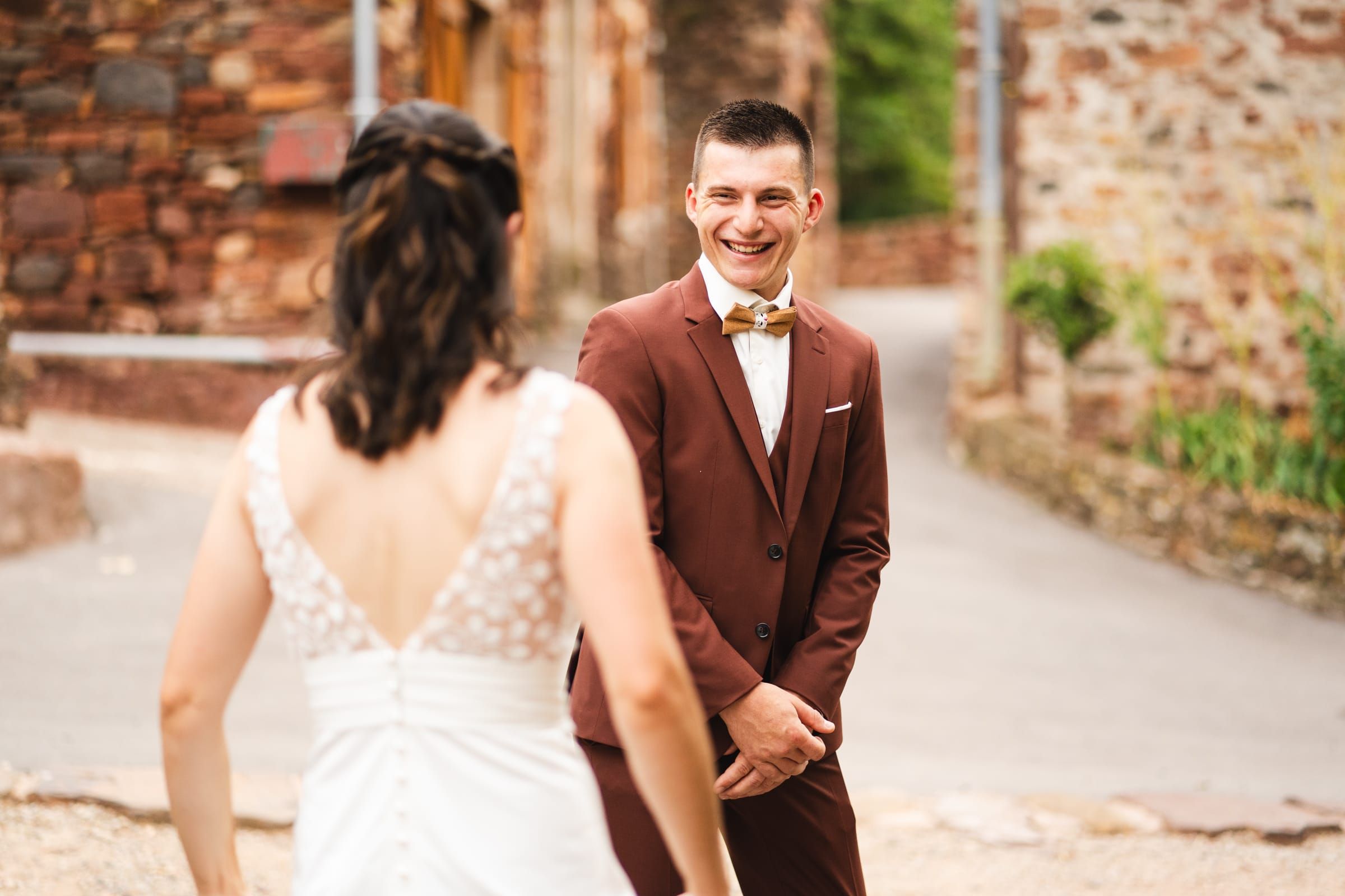 Séance photo first look le jour du mariage