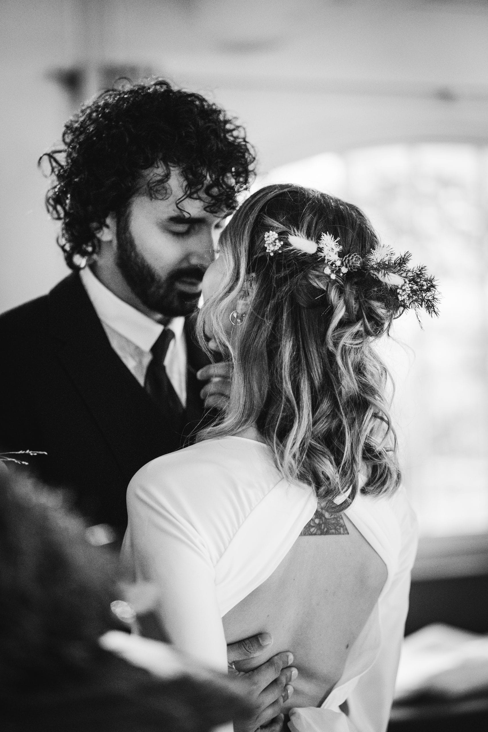 Black and white couple photo shoot - Domain in Aimargues near Béziers and Montpellier