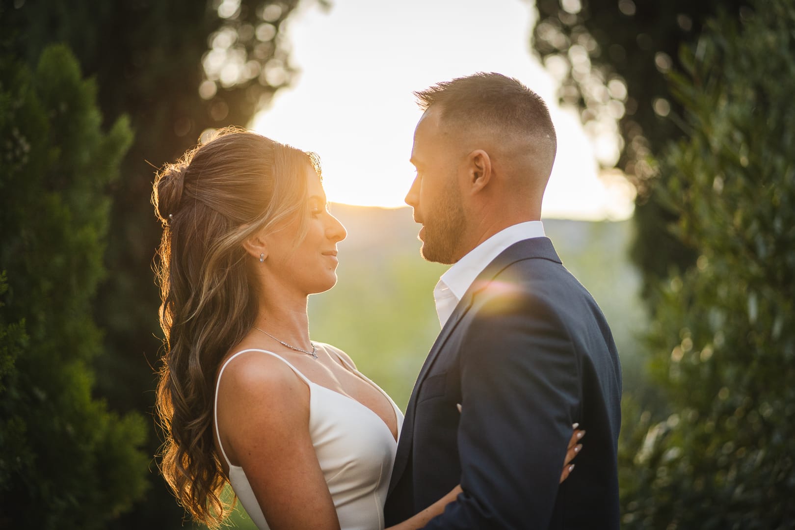 Couple's photo shoot during golden hour in Valflaunes near Béziers