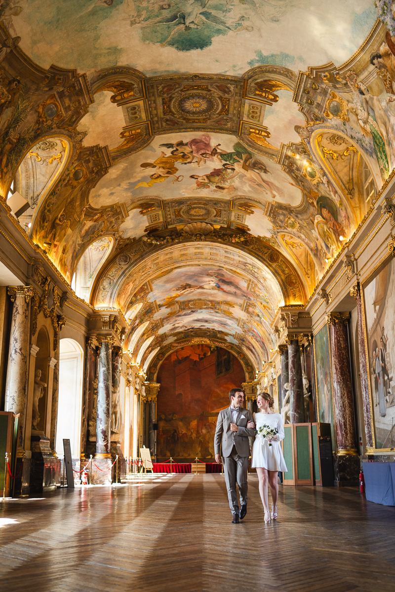 The couple entering the Salle des Illustres at the Capitole de Toulouse before the civil ceremony