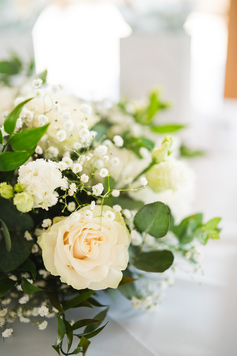 Floral decoration by Atelier Camus for the wedding at Halte en Cocagne, Tarn