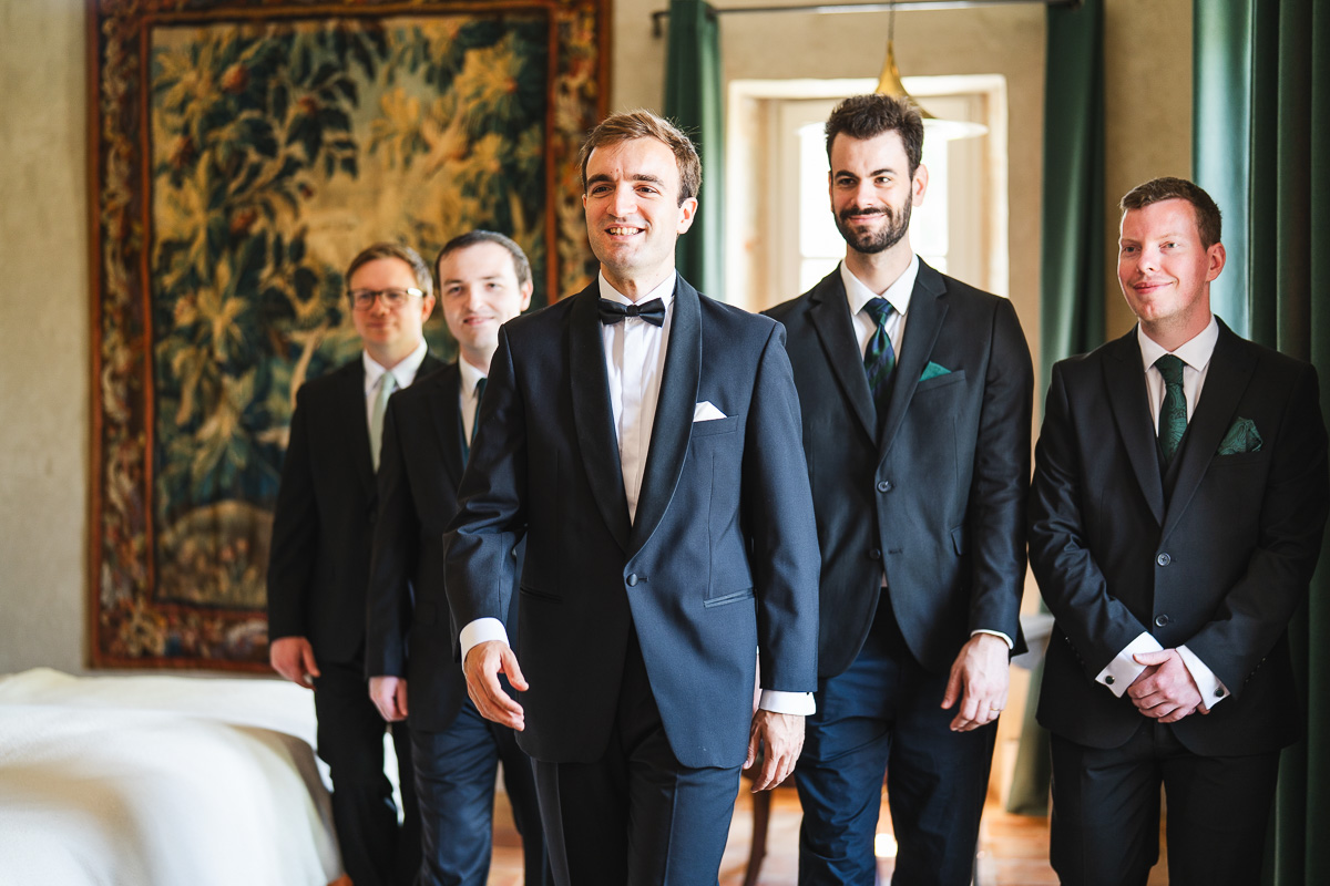 The groom getting ready with his groomsmen at La Bélonie, Halte en Cocagne