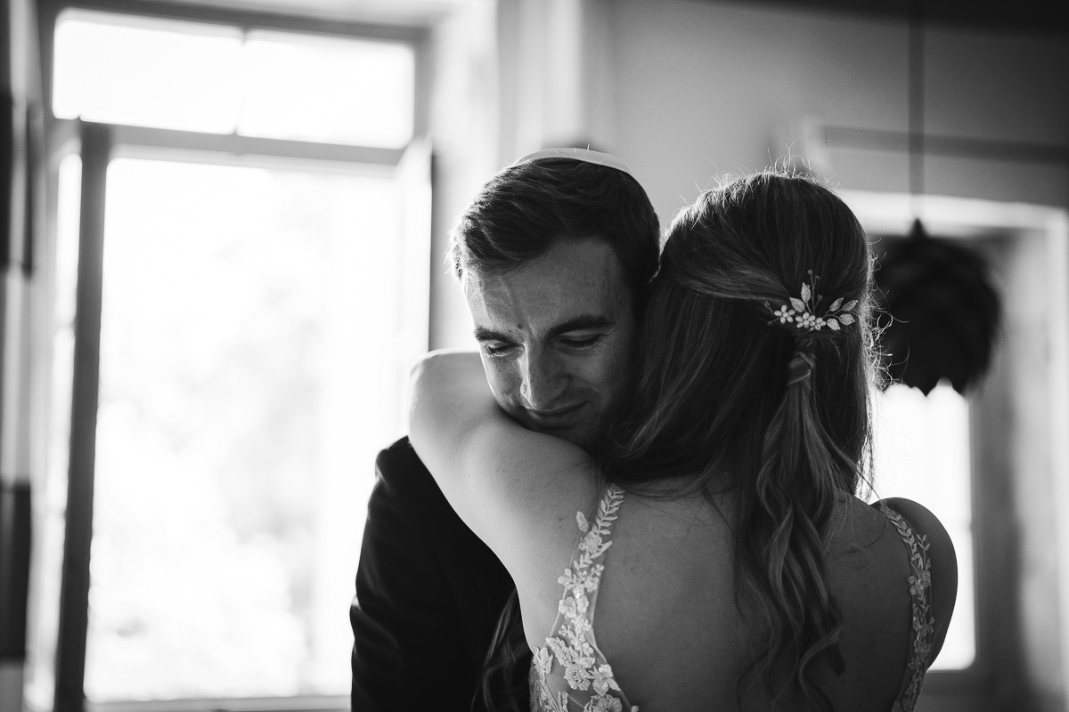 The groom's tear during the first look, black and white wedding at Halte en Cocagne