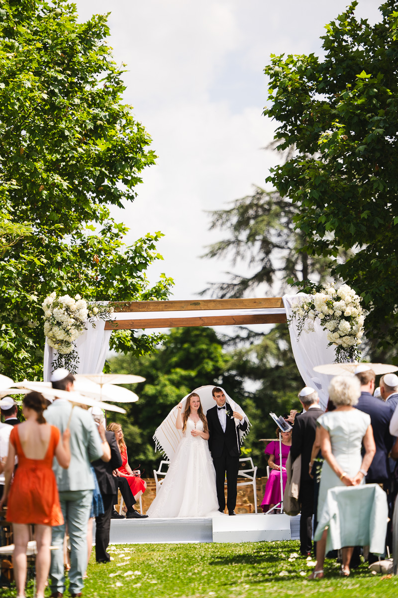 Guests during the outdoor ceremony at Halte en Cocagne, Tarn