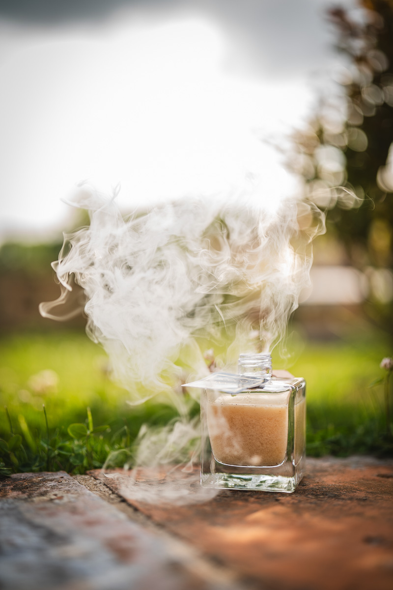 The coco cannelle with its rising smoke, South Mixology Events, cocktail at La Bélonie, Tarn
