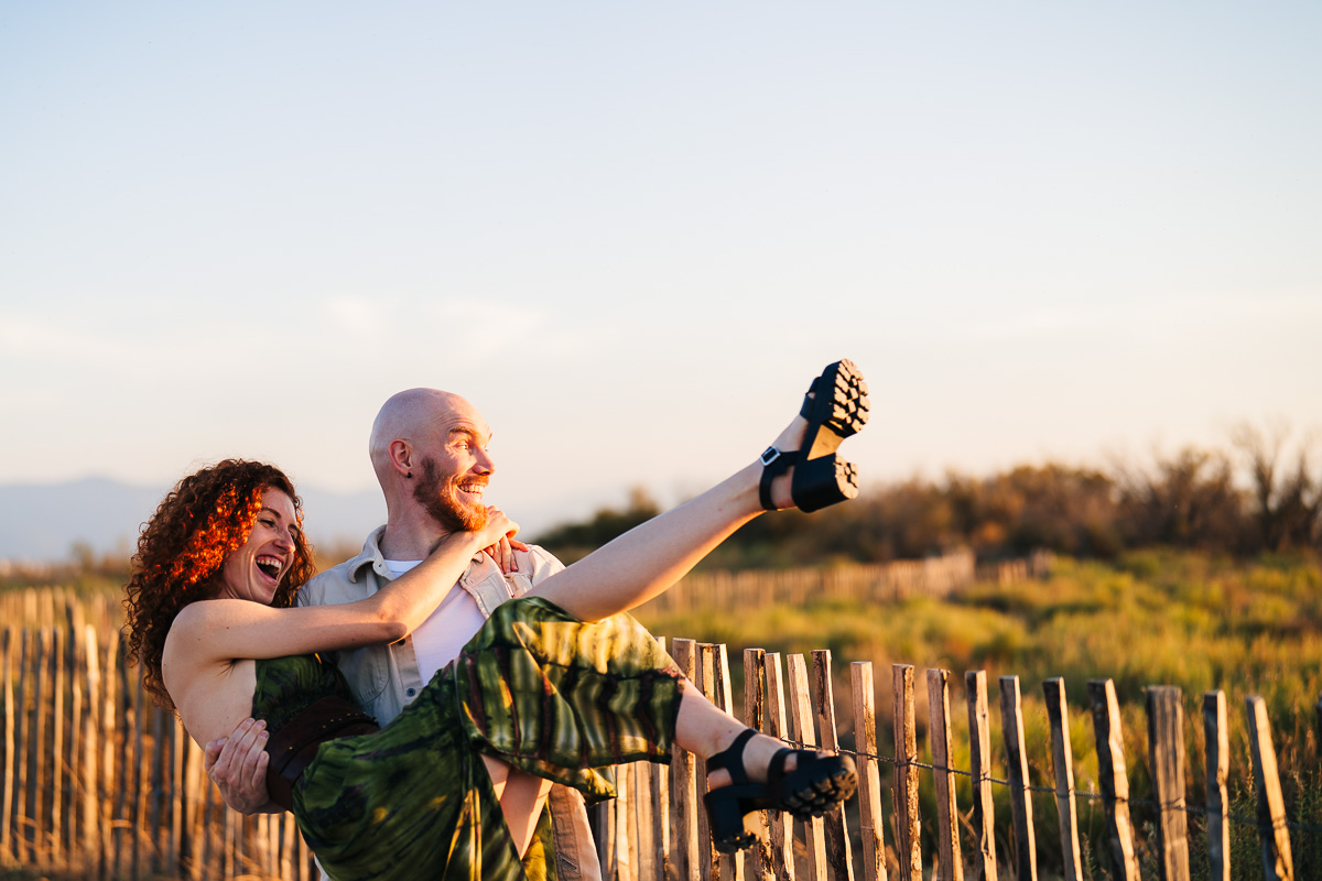 Couple during their engagement session at the Étang de Canet, Pyrénées-Orientales