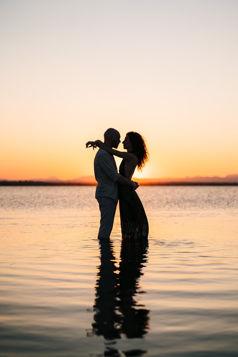 Couples session by the sea near Béziers