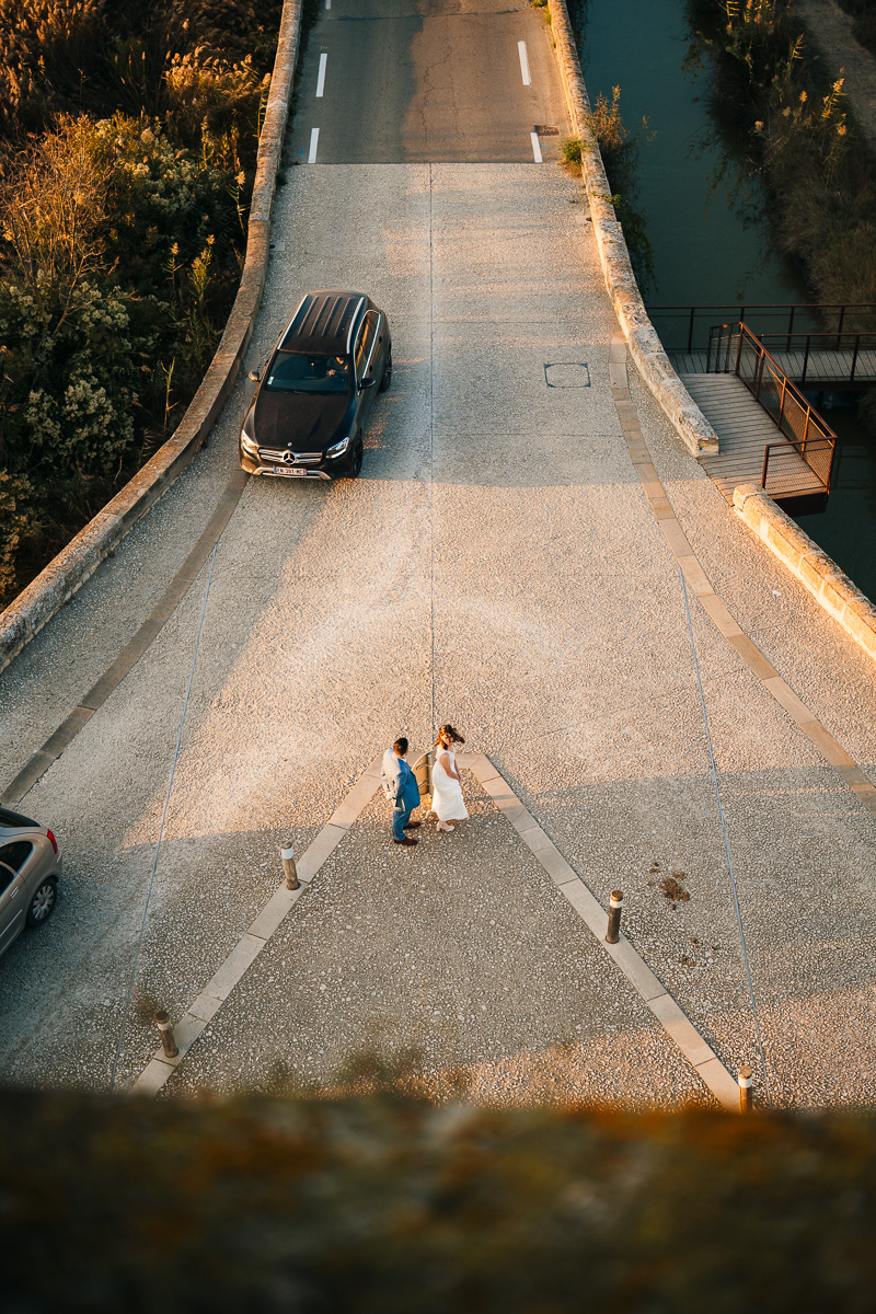 Married couple preparing to run on the road seen from Tour Carbonnière terrace