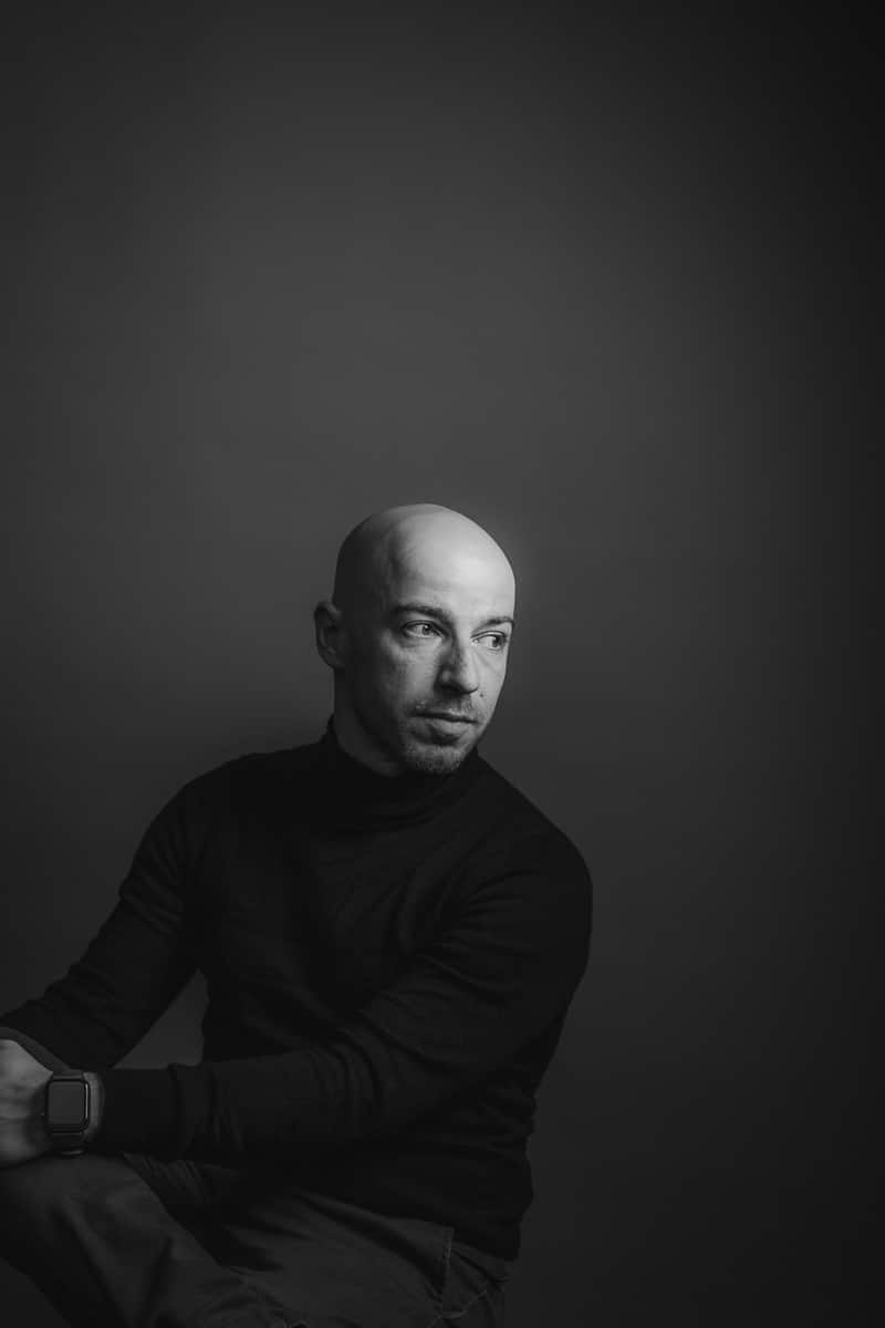Wedding photographer South of France – black-and-white seated portrait of Thibault Maestracci.
